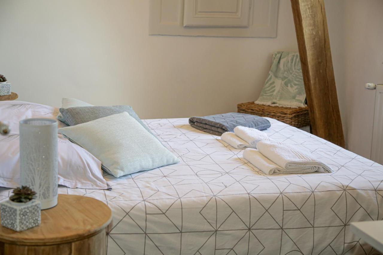 Bed and Breakfast Domaine Du Bourg Salon Екстер'єр фото