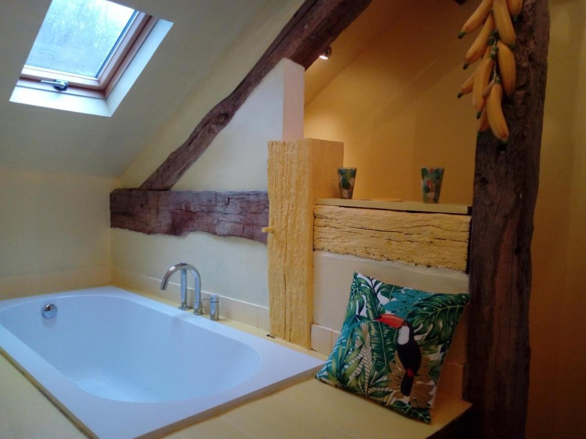 Bed and Breakfast Domaine Du Bourg Salon Екстер'єр фото